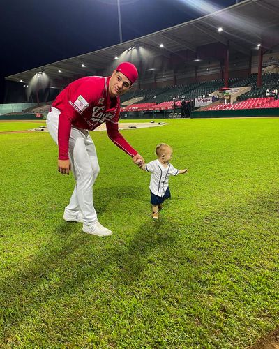 Yacksel Ríos and Child: A Heartwarming Baseball Bonding Moment