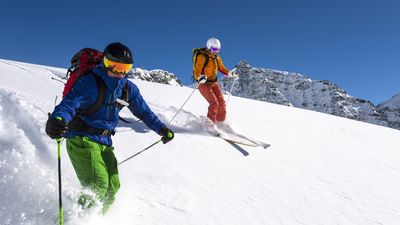 See professional skier successfully deploy airbag while tumbling in avalanche