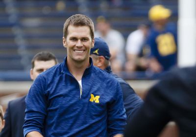 7 big-name celebrity Michigan and Washington fans, from Tom Brady to Joel McHale