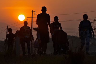 Migrant caravan regroups in Mexico after government promises of papers falls through