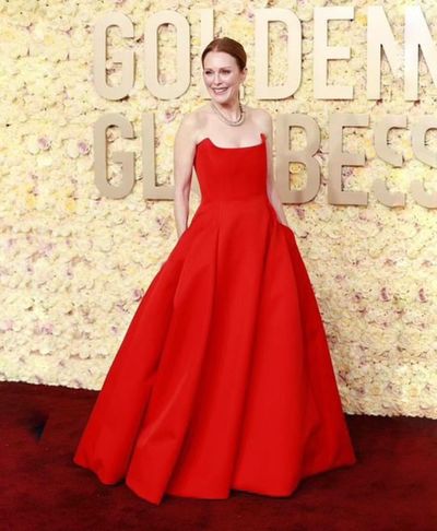 Julianne Moore's Stunning Red Carpet Appearance at Golden Globes