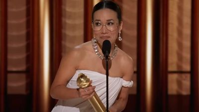 Beef's Ali Wong Explained Why She Shouted Out Her Ex During Golden Globes Speech Minutes After Kissing Bill Hader, And I Really Appreciate Her Answer