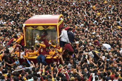 Philippine Catholics Swarm Christ Icon In Feverish Parade