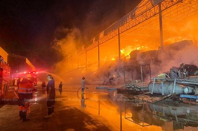 Huge fire destroys Pathum Thani factory