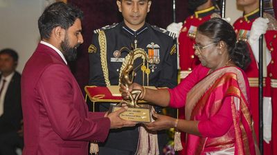 Mohammed Shami, para archer Sheetal conferred with National Sports Awards