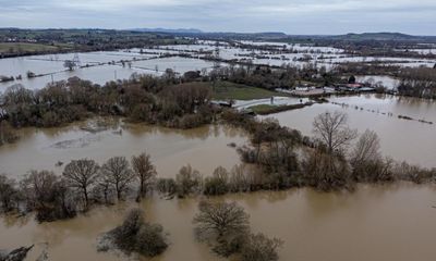 UK weather: England remains on flood alert as temperatures dip