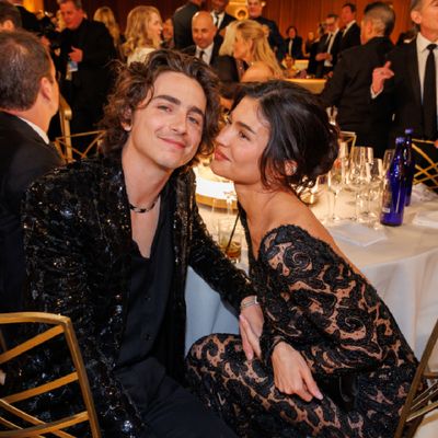 Lip reader shares what Timothée Chalamet and Kylie Jenner were saying at the Golden Globes