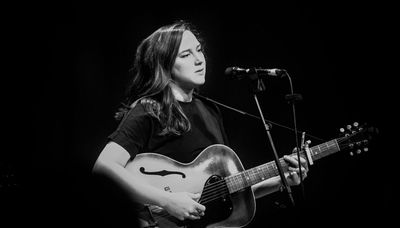 She played a Chicago gig, and only one person showed up