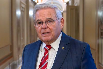 Bob Menendez goes on fiery rant against corruption charges on Senate floor