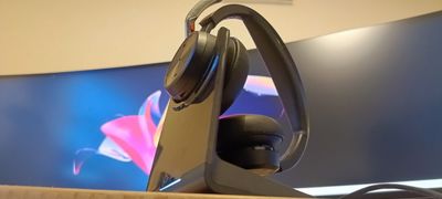 Poly Voyager Focus 2 review: pro headset has clear voice, surprise oomph