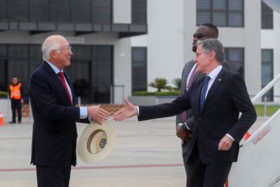 US Secretary Blinken emphasizes de-escalation while warning of Houthi consequences