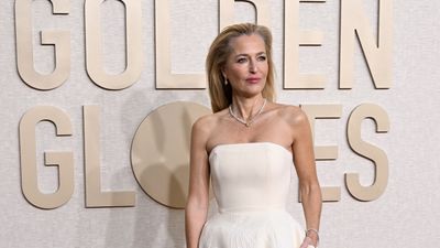 The vulva pattern on Gillian Anderson's Golden Globes dress took a mind-boggling 150 hours to embroider
