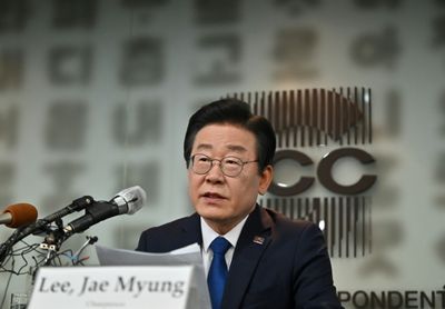 Stabbed S. Korean Opposition Leader Calls For 'End To Warlike Politics'