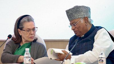 Kharge, Sonia decide to skip Ram Temple event