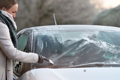 Drivers could be fined £80 for common de-icing trick for windscreens