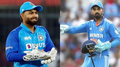 'If Rishabh Pant is fit on even one leg...': Sunil Gavaskar picks him ahead of KL Rahul in India's T20 World Cup squad