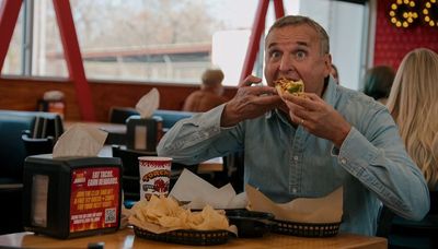 Phil Rosenthal of ‘Somebody Feed Phil’ comes to Rosemont