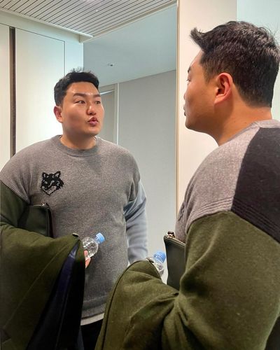 Ji-Man Choi: Redefining Style and Athleticism through Mirror Photoshoot