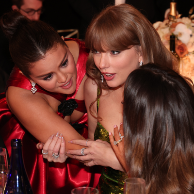 Selena Gomez has explained what she was actually telling Taylor Swift at the Golden Globes