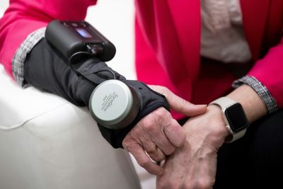 High Tech Glove Stymies Parkinson's Disease Tremors