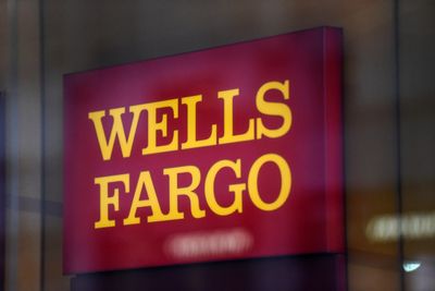Wells Fargo Investment Institute Expects Rate Cuts, Raises S&P 500 Target