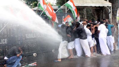 Youth Congress march to Secretariat against arrest of Mamkootathil turns violent