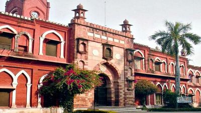Majority-community staff on the rolls will not dilute minority status of Aligarh Muslim University, observes Supreme Court
