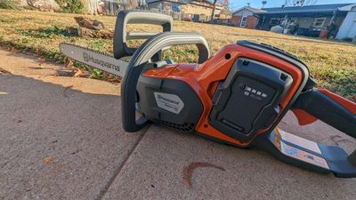 Husqvarna Power Axe 350i Cordless Electric Chainsaw review