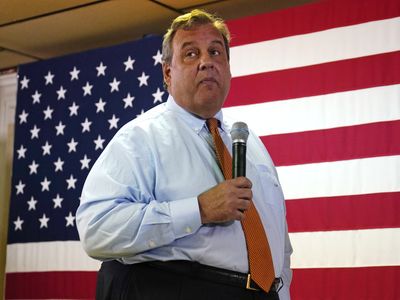 Vocal anti-Trump candidate Chris Christie exits presidential race with hot mic moment