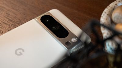 What is Ultra HDR on the Pixel 8 and how does it work?