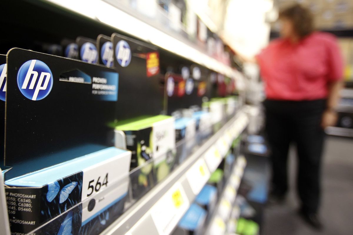 HP faces lawsuit for allegedly cornering customers…