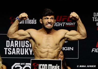 Arman Tsarukyan eyes first-round KO of Charles Oliveira at UFC 300, wants Islam Makhachev title fight in June