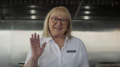 Two Hallmark Channel Legends Made An NFL Playoff Promotion For The Kansas City Chiefs, And You Bet Travis Kelce's Mom Is Involved