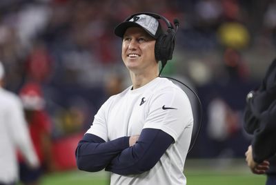 Texans OC Bobby Slowik focused on wild-card game, not head coaching opportunities