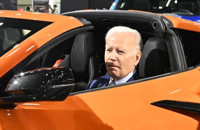 Biden aims to give a big boost to electric vehicle market with latest move
