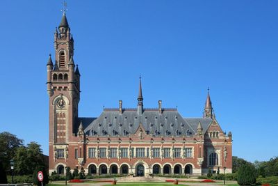 Where is the headquarters of the International Court of Justice?