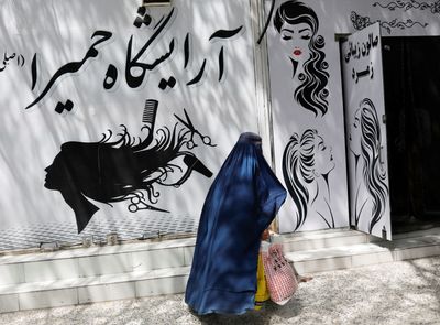 UN ‘concerned’ Taliban detaining Afghan women for dress code violations
