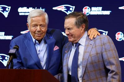 Robert Kraft ended the Bill Belichick press conference with an awkward kissing joke