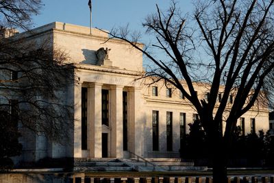 Goolsbee: Progress on Inflation, Rate-Cut Forecast Aligned with Fed Median