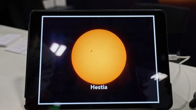 Hestia launches world's first mobile phone-based 25x star spotter