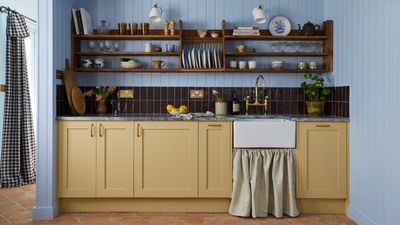 Is it actually a good idea to ditch your kitchen wall cabinets? Expert interior designers weigh in