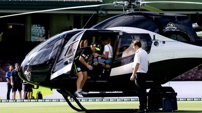 Warner touches down at SCG in helicopter