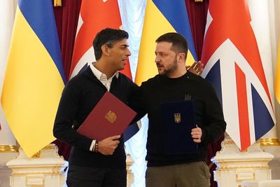 Rishi Sunak makes surprise visit to Ukraine after launching Yemen strike