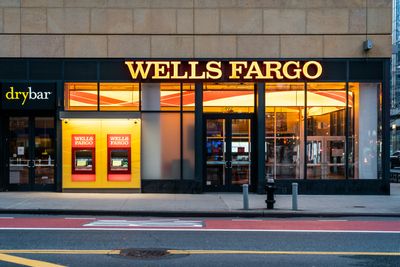 Wells Fargo's Q4 Profit Surges on Strong Cost Reductions