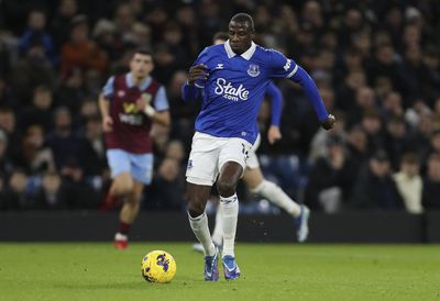 Is Everton midfielder Abdoulaye Doucoure injured this weekend? Premier League injury update