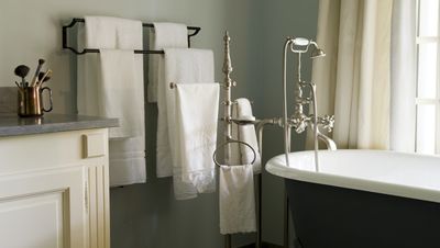 How to fit a towel rack in a small bathroom — 4 pro tips if short on space