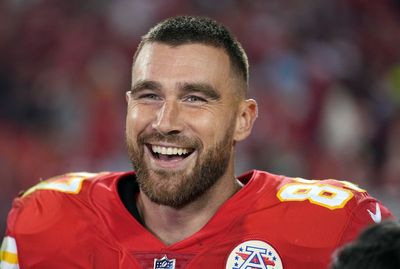 Travis Kelce helps repair home Kansas City resident has lived in for 56 years