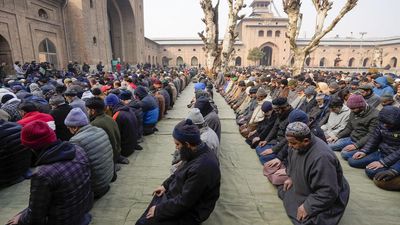 Prayers held for snow in Kashmir as dry spell ruins local economy