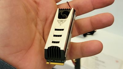 Patriot demos Viper PV573 SSD: up to 14 GB/s with blower fan design