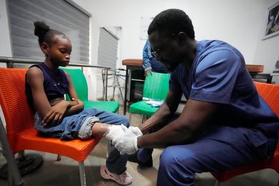 Nigerian group provides hundreds of prosthetic limbs to amputee children thanks to crowdfunding